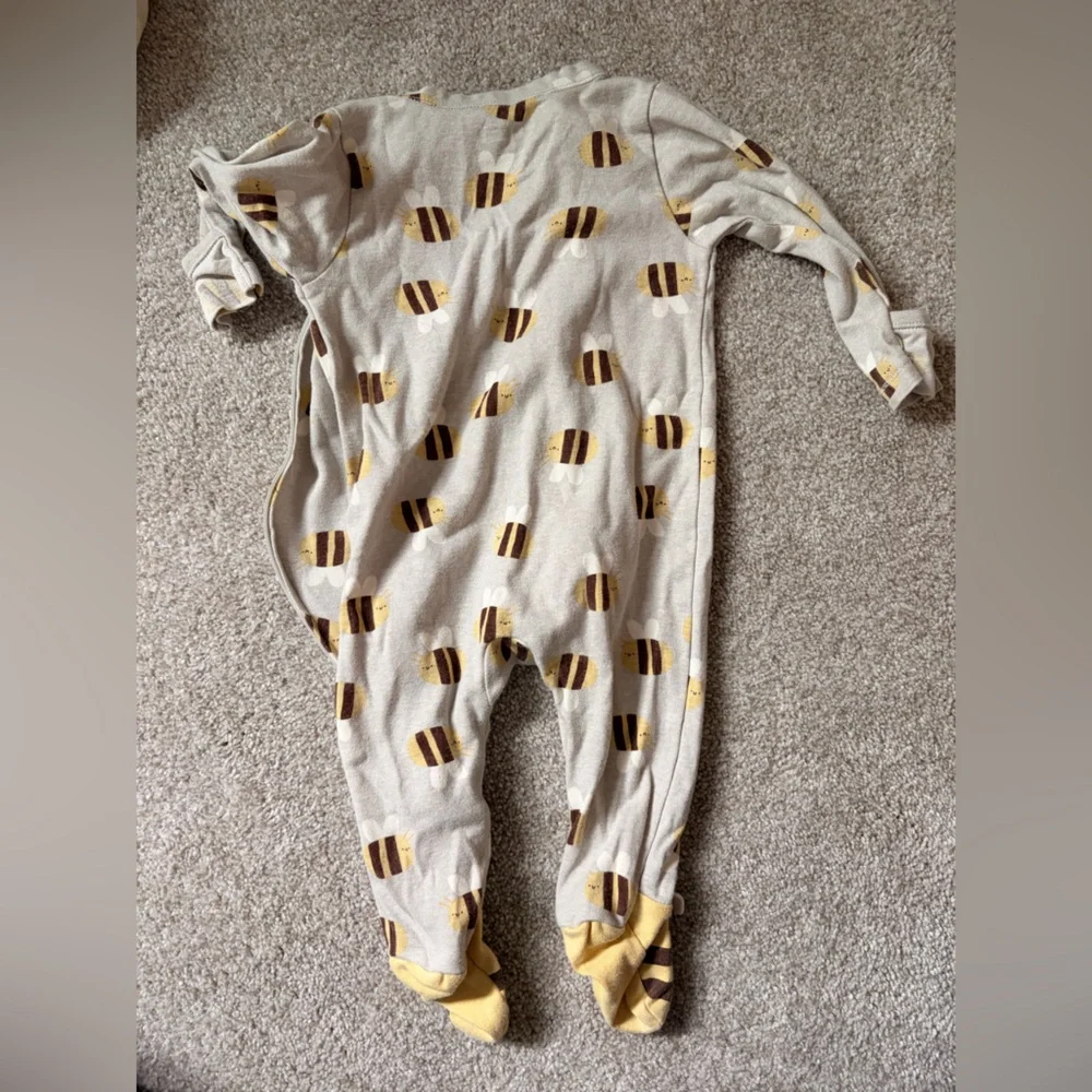 Old Navy Neutral Bee-Print Double Zipper Pajamas Yellow & Brown Bees - Picture 5 of 5